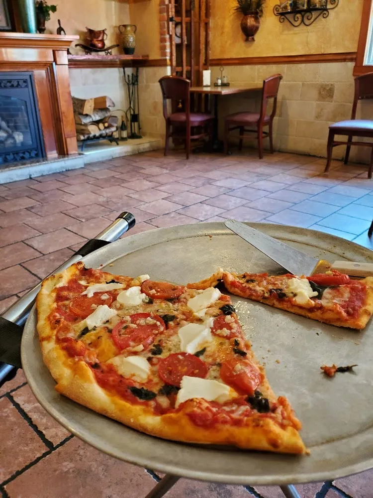 Specialty Pizza Basil Dause